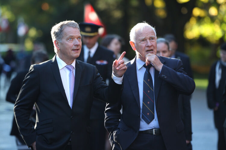  The President and the Governor General at the park of Rideau Hall.
