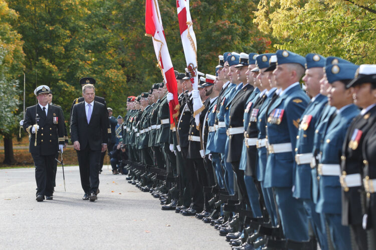  President Niinistö inspecting the Guard of Honour. Copyright © Office of the President of the Republic
