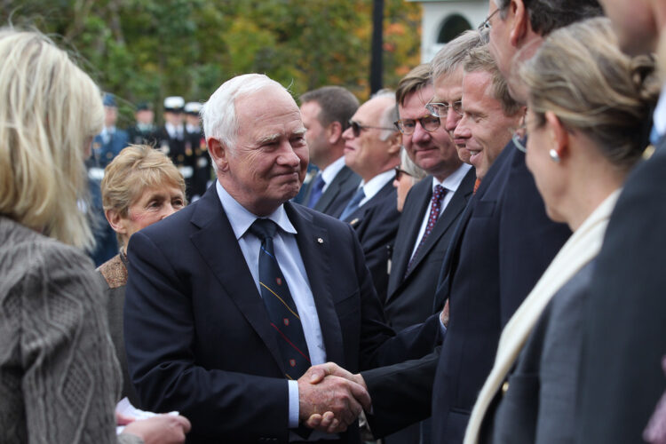  Governor General David Johnston shaking hands with the Finnish delegation.  Copyright © Office of the President of the Republic
