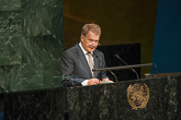  Presidentti Niinistö osallistui 22. syyskuuta New Yorkissa järjestettyyn alkuperäiskansojen maailmankonferenssiin, jossa hän käytti puheenvuoron länsiryhmän edustajana. Kuva: UN Photo/Cia Pak 