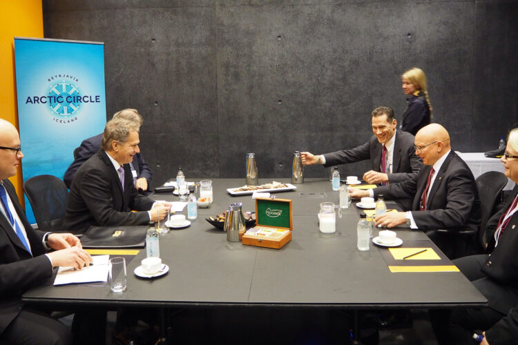  Presidentti Niinistö tapasi Reykjavikisssa Yhdysvaltain arktisten asioiden erityisedustajan amiraali Robert J. Pappin. Copyright © Tasavallan presidentin kanslia 