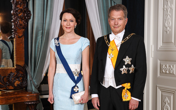 Tasavallan presidentti Sauli Niinistö ja rouva Jenni Haukio yhteiskuvassa ennen juhlavastaanoton alkua. Copyright © Tasavallan presidentin kanslia