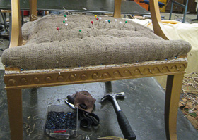 The worn-out chair springs were replaced. Sea grass and horsehair were used for the chair padding, with burlap as the base material. Photo: Juhani Kanerva 