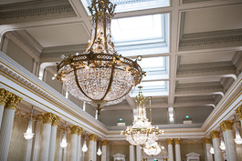 The palace's crystal chandelier and old light fittings were given a thorough overhaul. Photo: Office of the President of the Republic