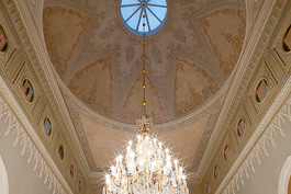 Altogether there have been five phases of painting of the cupola of the Gothic Hall. The newly restored appearance is the oldest original surface from the second phase. Photo: Soile Tirilä / National Board of Antiquities 2014