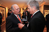  Münchenin turvallisuuskonferenssin puheenjohtaja Wolfgang Ischinger keskustelee presidentti Niinistön kanssa. Kuva: Tasavallan presidentin kanslia