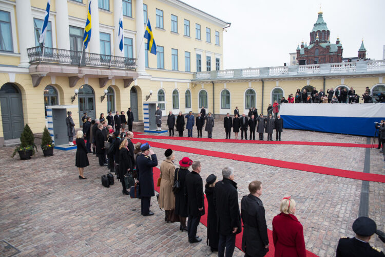  Vastaanottoseremoniat Presidentinlinnan pihalla.Copyright © Tasavallan presidentin kanslia 