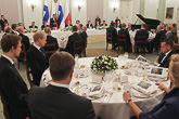  Presidentti Niinistö puhuu valtiovierailun päivällisillä Varsovassa 31.3.2015. Copyright © Tasavallan presidentin kanslia 