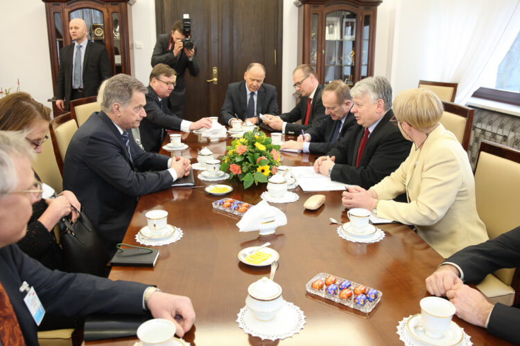Tapaaminen parlamentin ylähuoneen puhemiehen Bogdan Borusewiczin kanssa . Copyright © Tasavallan presidentin kanslia 