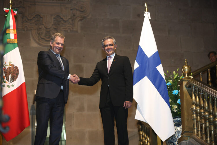 Presidentti Sauli Niinistö ja Mexico Cityn pormestari  Miguel Ángel Mancera. Copyright © Tasavallan presidentin kanslia