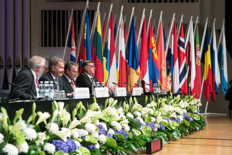 Secretary General of OSCE Spencer Oliver, President Sauli Niinistö, President of the Assembly Ilkka Kanerva and Foreign Minister of Finland Timo Soini. Copyright © Office of the President of the Republic