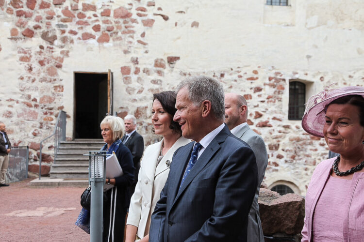  På rundtur i Kastelholms slott. På Kastelholm förde president Niinistö diskussioner med företrädare för Ålands lagting och landskapsregering. Copyright © Republikens presidents kansli