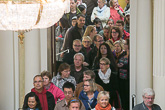  Atriumista vieraat saapuivat Valtiosaliin samasta ovesta kuin itsenäisyyspäivän vastaanoton vieraatkin. Kuva: Tasavallan presidentin kanslia