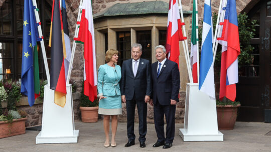 Kokousta isännöivä Saksan liittopresidentti Joachim Gauck puolisoineen vastaanotti presidentti Niinistön. Copyright © Tasavallan presidentin kanslia 