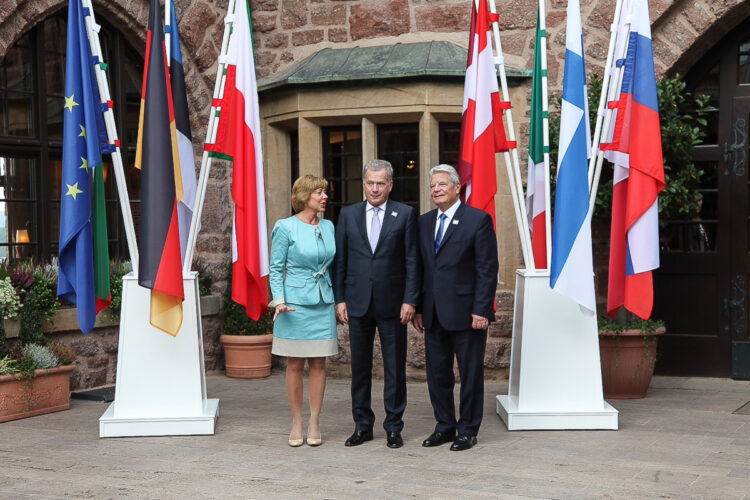 Mötets värd Tysklands förbundspresident Joachim Gauck med maka tog emot president Niinistö. Copyright © Republikens presidents kansli