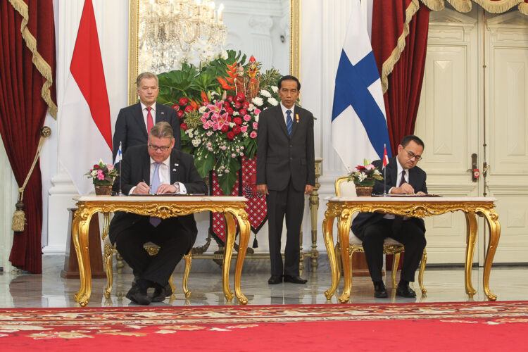 An energy cooperation agreement covering sustainable, clean and renewable energy and energy efficiency was signed during the visit. Copyright ©  Office of the President of the Republic of Finland