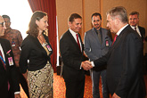 På seminariet om Indonesiens ekonomiska relationer som ordnades i Jakarta den 3 november hälsade President Niinistö på medlemmarna i delegationen med företagsledare. Copyright © Republikens presidents kansli