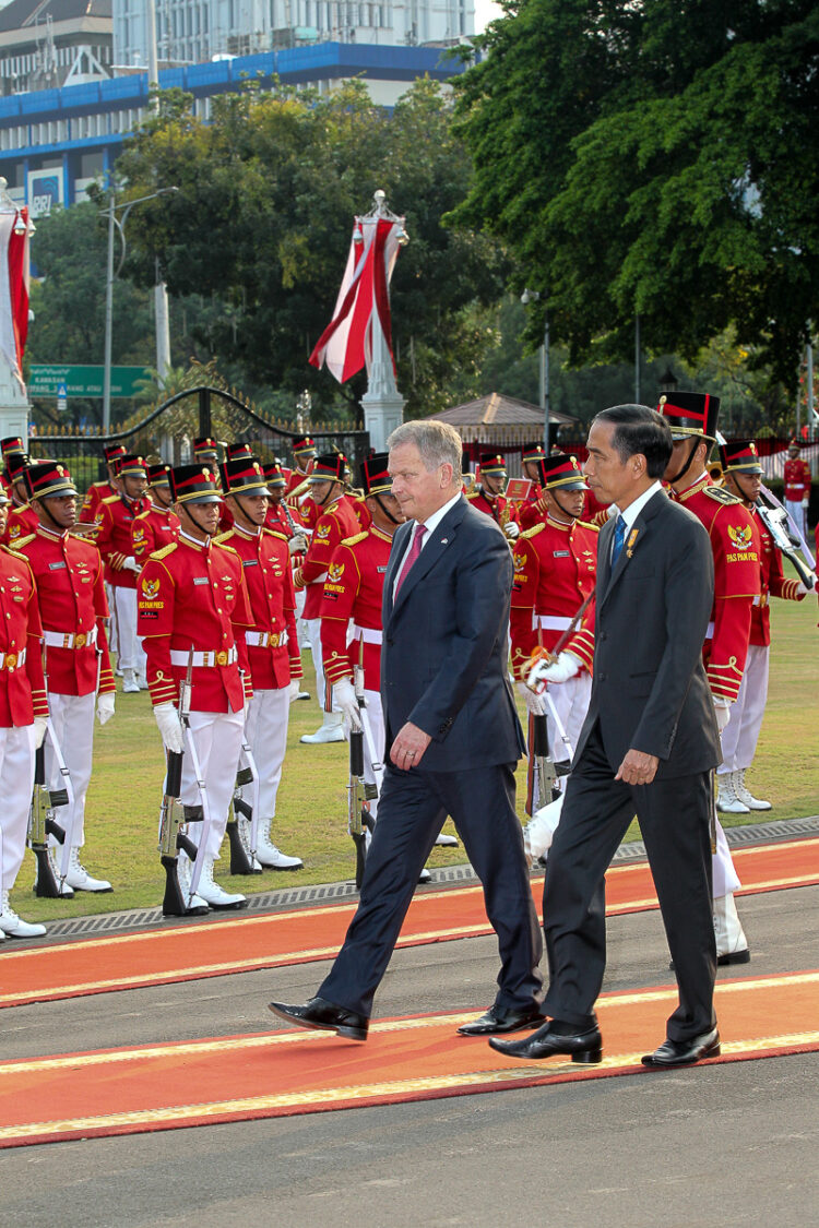 Indonesiens president Joko Widodo tog emot president Sauli Niinistö på statsbesöket i Jakarta den 3 november. Copyright © Republikens presidents kansli