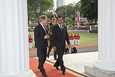  Indonesiens president Joko Widodo tog emot president Sauli Niinistö på statsbesöket i Jakarta den 3 november. Copyright © Republikens presidents kansli 