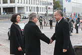 Presidentti Sauli Niinistö ja puoliso Jenni Haukio toivottivat Slovakian presidentin Andrej Kiskan tervetulleeksi viralliselle vierailulle Suomeen. Copyright © Tasavallan presidentin kanslia