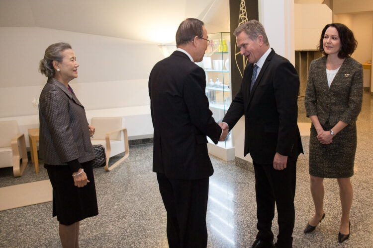  President Sauli Niinistö and his spouse Jenni Haukio received Ban Ki-moon, Secretary-General of the UN, and his wife Ban Soon-taek at Mäntyniemi and welcomed them to breakfast. 