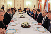  At the lunch served at the President’s Palace, guests included Prime Minister Juha Sipilä and Presidents Martti Ahtisaari and Tarja Halonen. 
