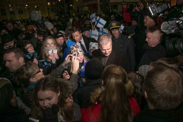  Torilla järjestetyssä kansalaistapaamisessa oli tunnelmaa. Copyright © Tasavallan presidentin kanslia 