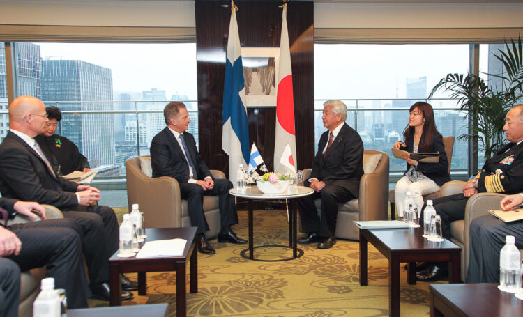  President Niinistö met with Gen Nakatani, Japan's Minister of Defence, in Tokyo on Thursday 10 March 2016. Copyright © Office of the President of the Republic of Finland 