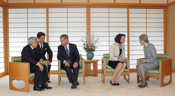 Presidentti Sauli Niinistö ja rouva Jenni Haukio tapasivat Japanin keisari Akihiton ja keisarinna Michikon Tokiossa torstaina 10. maaliskuuta 2016. Copyright © Tasavallan presidentin kanslia