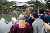  I Kyoto besökte presidentparet Kinkaku-ji, dvs. Gyllene paviljongens tempel. Copyright © Republikens presidents kansli