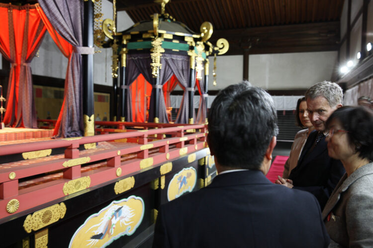  In Kyoto, the presidential couple visited Kinkaku-ji, also known as the Temple of the Golden Pavilion. Copyright © Office of the President of the Republic of Finland