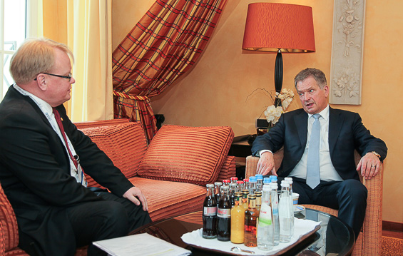 Sweden's Minster for Defence, Peter Hultqvist, and President Sauli Niinistö in Munich on 13 February. Copyright © Office of the President of the Republic