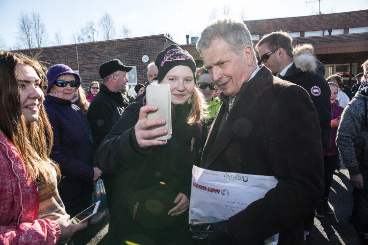 Kaverikuvassa presidentin kanssa. Kuva: Matti Porre / Tasavallan presidentin kanslia