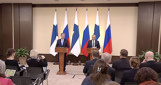 Presidentti Niinistö ja presidentti Putin keskustelujen jälkeisessä tiedotustilaisuudessa. Kuva: RT