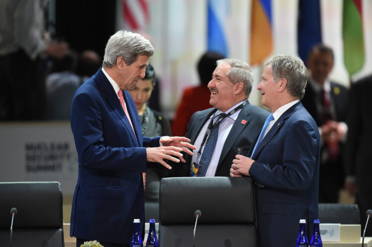 Secretary of State of the United States John Kerry discussing with President Niinistö. Photo: Nuclear Security Summit 2016