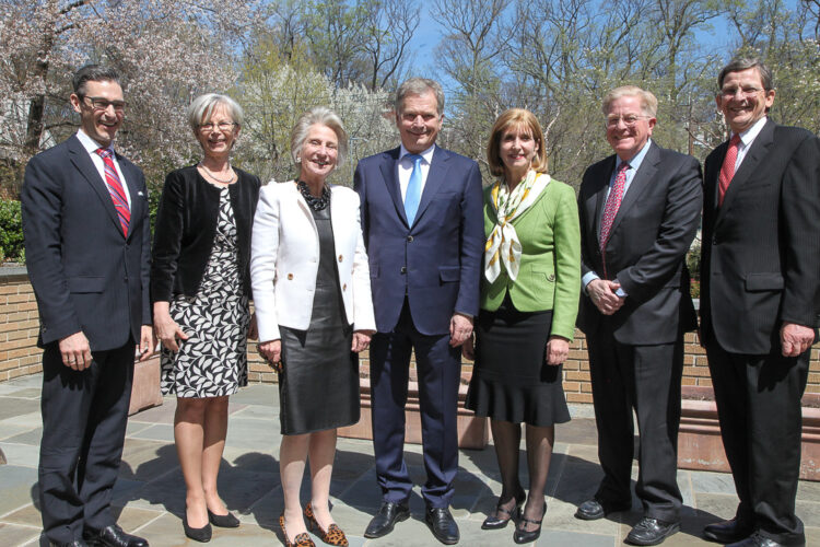 President Niinistö discussed with leaders of American research institutes and think tanks. From left: Mr. Damon Wilson, Atlantic Council; Kirsti Kauppi, Ambassador of Finland; the Honorable Jane Harman, the Woodrow Wilson Center; president Niinistö;  Ambassador Paula Dobriansky, Belfer Center for Science and International Affairs, Harvard; Secretary Rudy de Leon, Center for American Progress in Washington; Ambassador Marc Grossman, Vice Chairman of The Cohen Group.