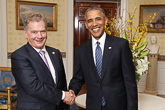 Presidentti Niinistö ja Yhdysvaltain presidentti Barack Obama Valkoisessa talossa ennen ydinturvahuippukokouksen illallista. Kuva: Official White House Photo by Chuck Kennedy