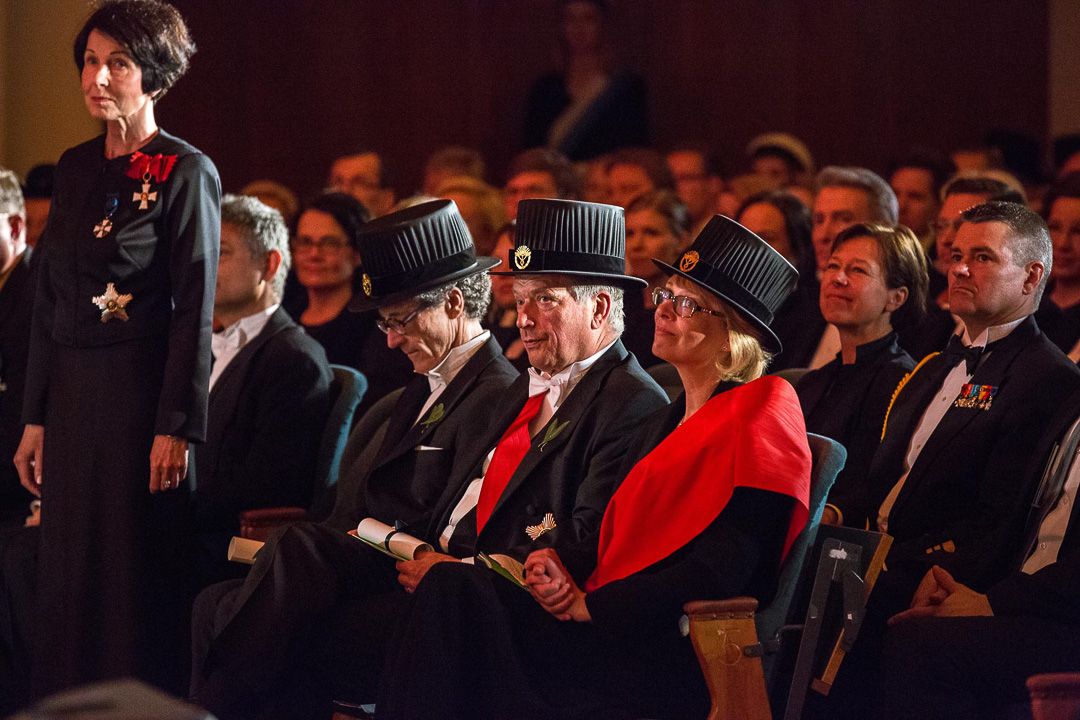 Presidentti Niinistön lisäksi promootiossa vihitään yhdeksän uutta kunniatohtoria. Presidentin vieressä (oik.)istuu professori Virpi Tuunainen, joka toimii juhlamenojen ohjaajana promootiossa. Kuva: Mikko Raskinen/ Aalto-yliopisto