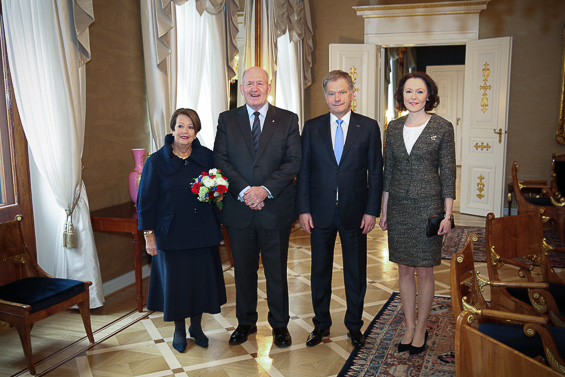 Presidenttipari vastaanotti kenraalikuvernööri Peter Cosgroven ja puoliso Lynne Cosgroven valtiovierailulle. Kuva: Juhani Kandell/Tasavallan presidentin kanslia/Tasavallan presidentin kanslia