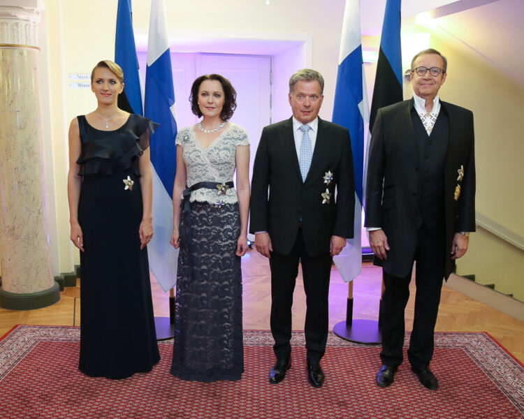 Valtiovierailun juhlapäivällinen Tallinnassa 17. toukokuuta 2016. Rouva Ieva Ilves, rouva Jenni Haukio, presidentti Sauli Niinistö ja presidentti Toomas Hendrik Ilves. Kuva: Juhani Kandell/Tasavallan presidentin kanslia