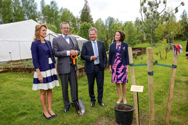  Presidentit puolisoineen Ärmassa. Kuva: Juhani Kandell/Tasavallan presidentin kanslia 