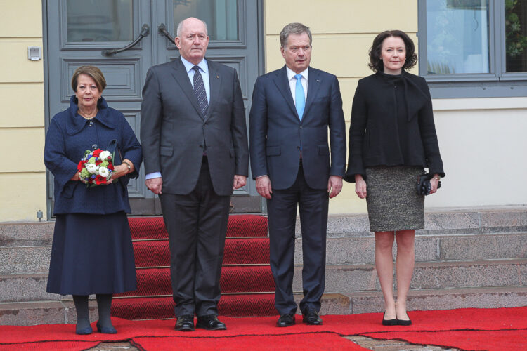  Australian ja Suomen kansallishymnit Presidentinlinnan edessä. Kuva: Juhani Kandell/Tasavallan presidentin kanslia 