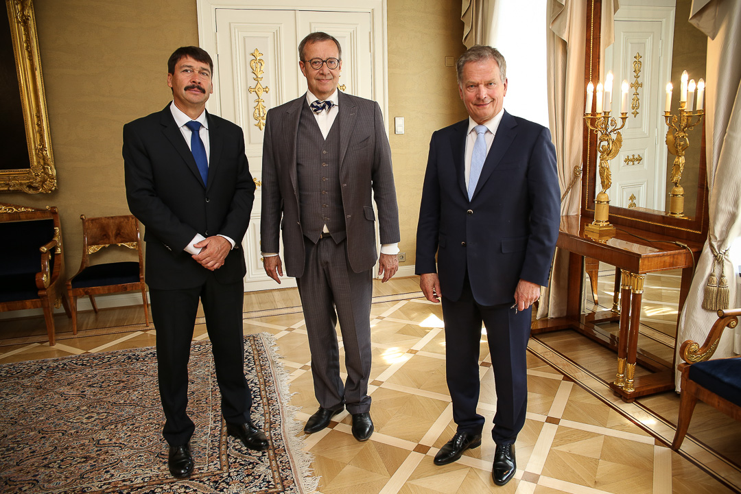 Ungerns president János Áde, Estlands president Toomas Hendrik Ilves och republikens president Sauli Niinistö. Foto: Matti Porre/Republikens presidents kansli