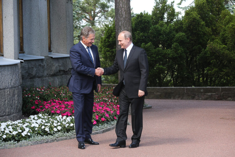  Rysslands president Vladimir Putin avlade ett arbetsbesök i Finland fredagen den 1 juli 2016. Republikens president Sauli Niinistö tog emot president Putin på Gullranda. Foto: Juhani Kandell/Republikens presidents kansli