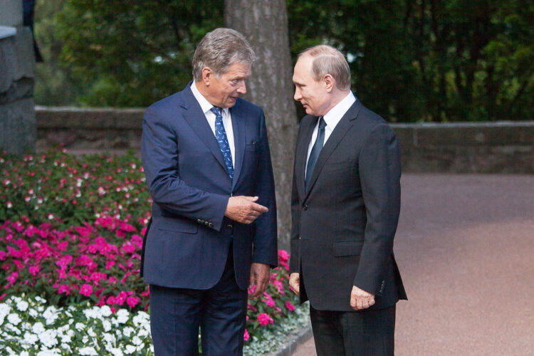  Rysslands president Vladimir Putin avlade ett arbetsbesök i Finland fredagen den 1 juli 2016. Republikens president Sauli Niinistö tog emot president Putin på Gullranda. Foto: Matti Porre/Republikens presidents kansli