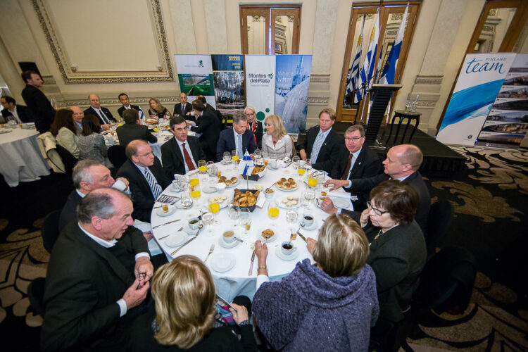 The President spoke at a meeting with business representatives from Uruguay and Finland. Photo: Presidencia de la Republica - ROU 