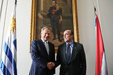  Daniel Martinez, the Mayor of the City of Montevideo, presented President Niinistö with the keys to the city on 17 August 2016. Photo: Presidencia de la Republica - ROU