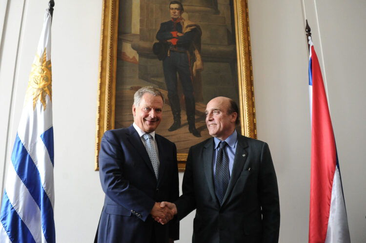  Daniel Martinez, the Mayor of the City of Montevideo, presented President Niinistö with the keys to the city on 17 August 2016. Photo: Presidencia de la Republica - ROU