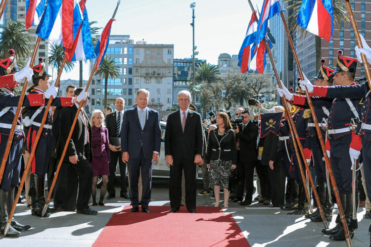  President Tabaré Vázquez of Uruguay received President Niinistö. Reception ceremony in Montevideo on 17 August 2016. Photo: Presidencia de la Republica - ROU