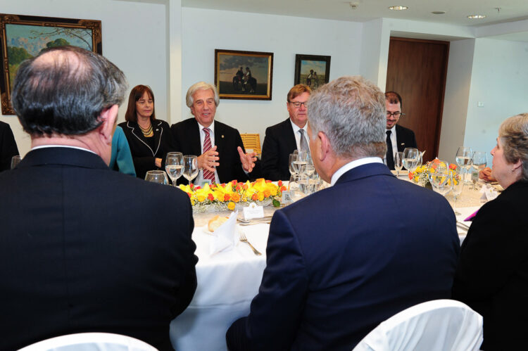 Presidentit keskustelivat myös Latinalaisen Amerikan ja Euroopan ajankohtaisista kysymyksistä. Monenvälisistä kysymyksistä esillä oli mm. Suomen ja Uruguayn yhteistyö YK-järjestöissä. Kuva: Presidencia de la Republica - ROU